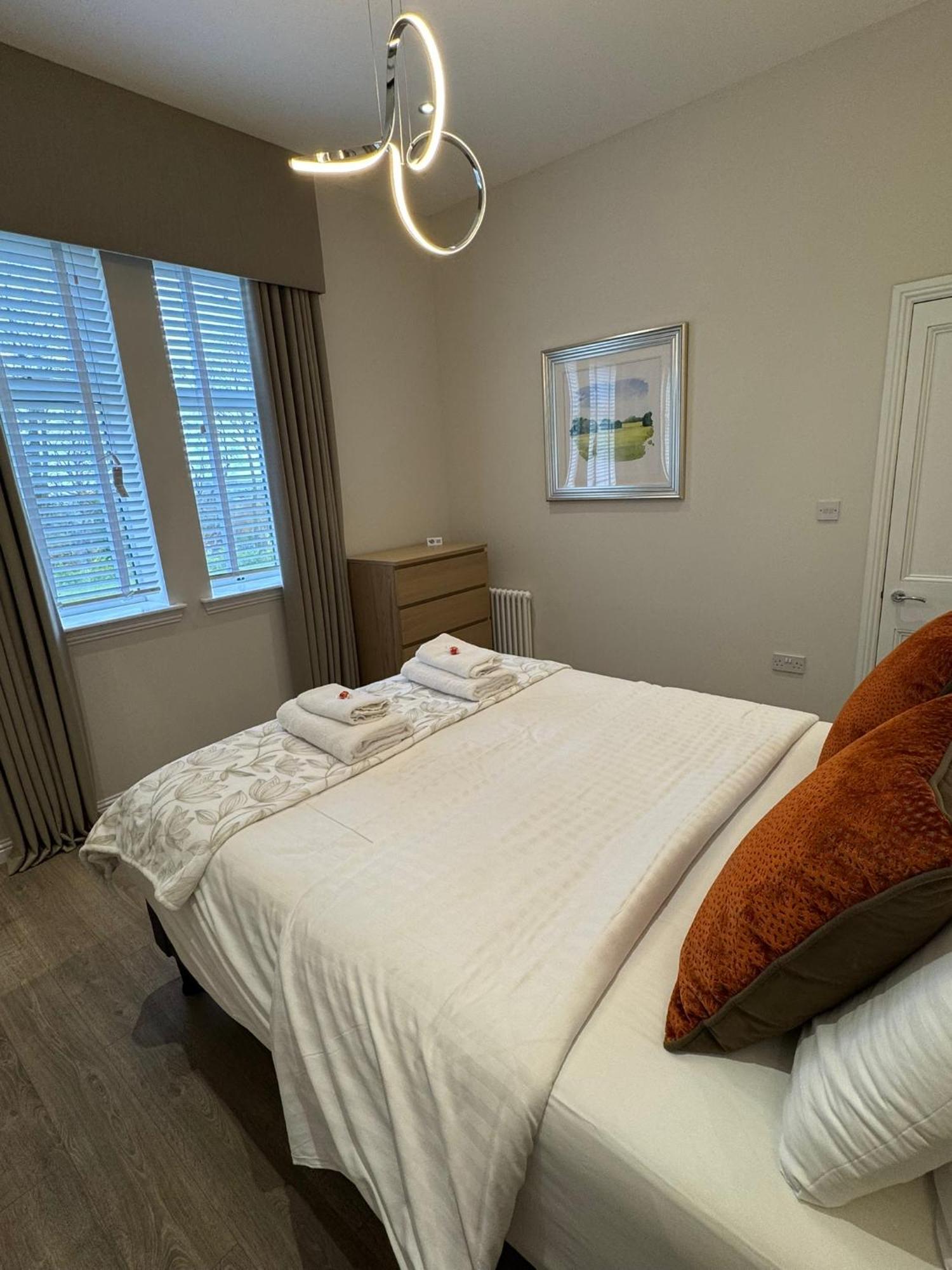 Luxury 2 Bedroom Cottage West Calder Bagian luar foto
