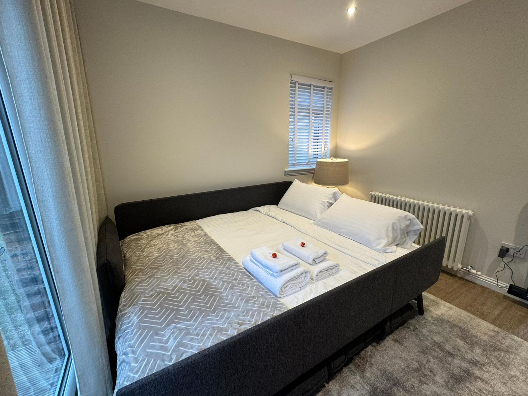 Luxury 2 Bedroom Cottage West Calder Bagian luar foto