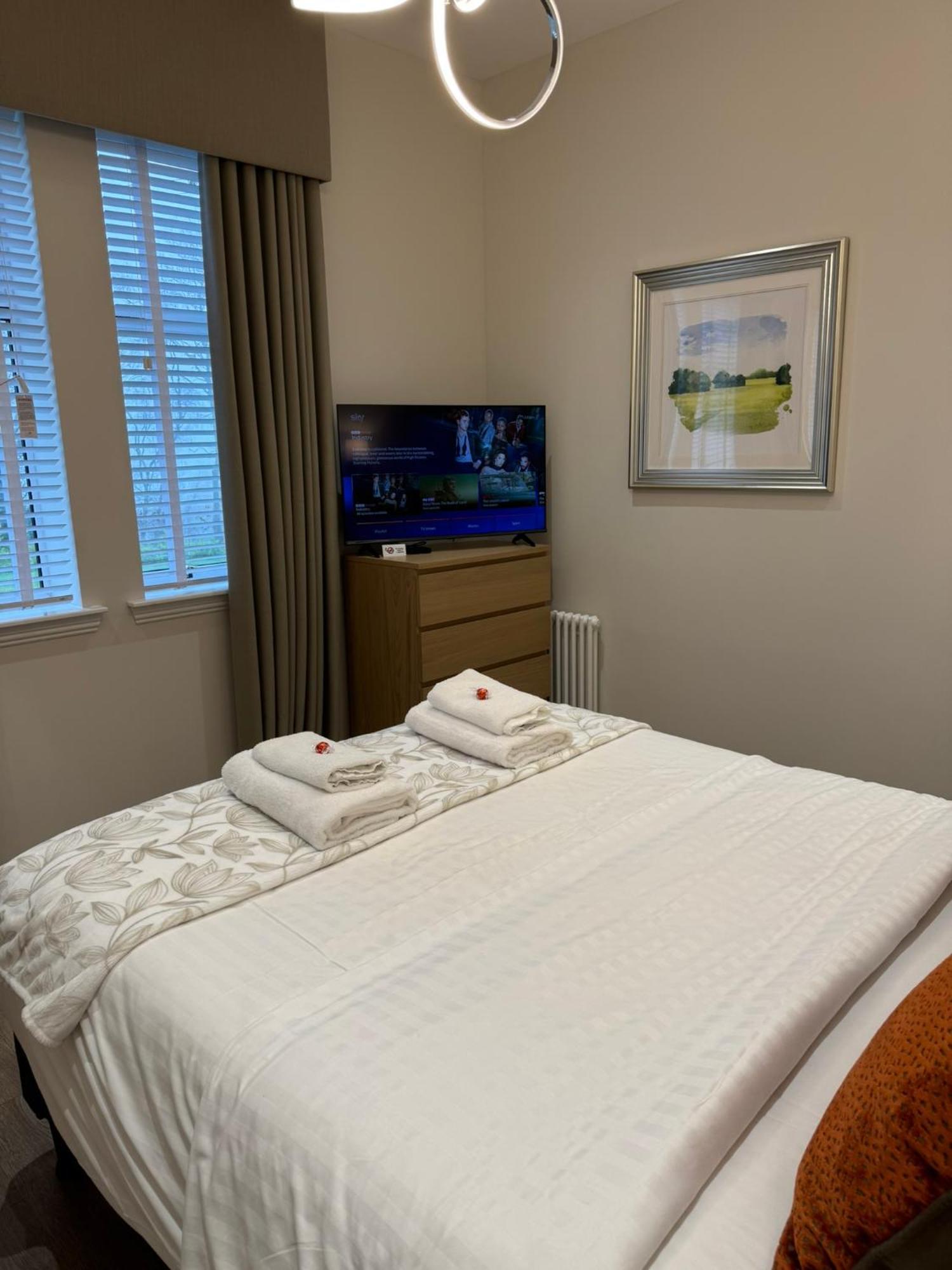 Luxury 2 Bedroom Cottage West Calder Bagian luar foto
