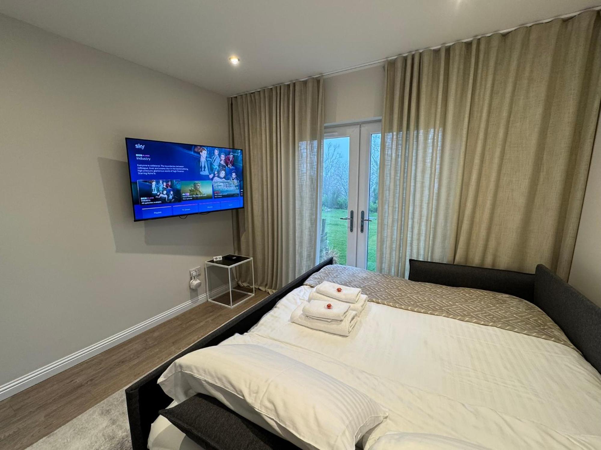 Luxury 2 Bedroom Cottage West Calder Bagian luar foto