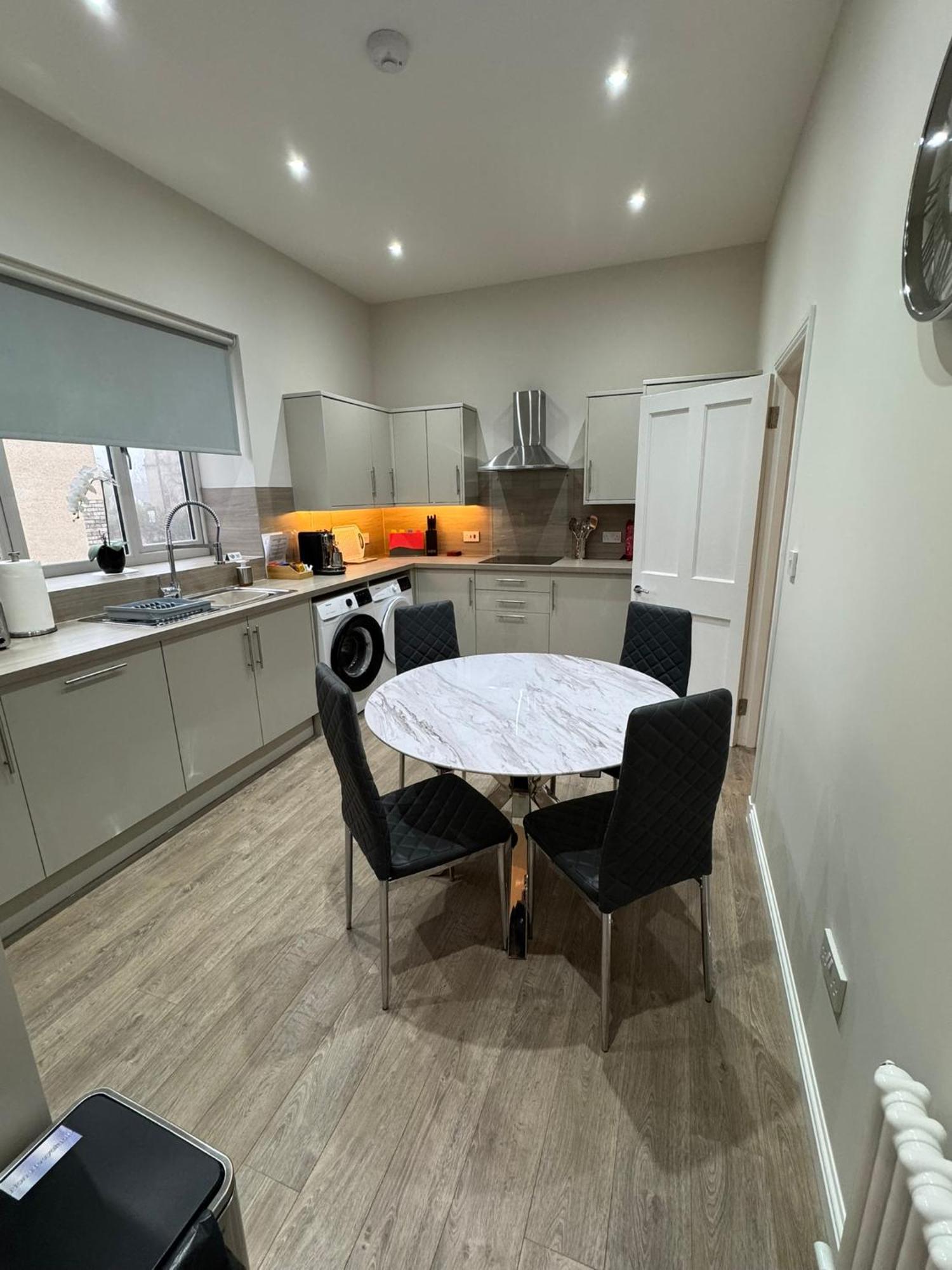 Luxury 2 Bedroom Cottage West Calder Bagian luar foto