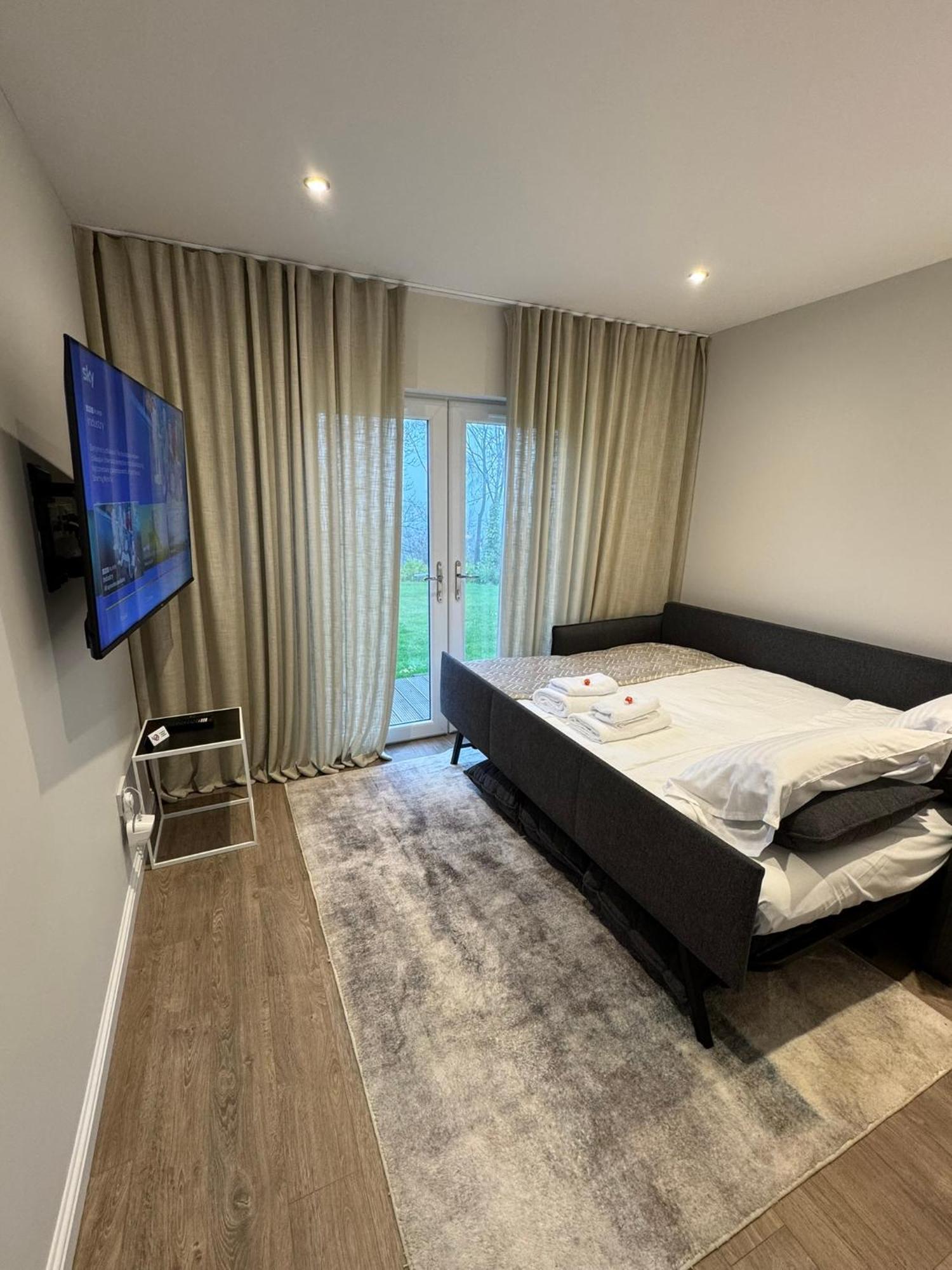 Luxury 2 Bedroom Cottage West Calder Bagian luar foto